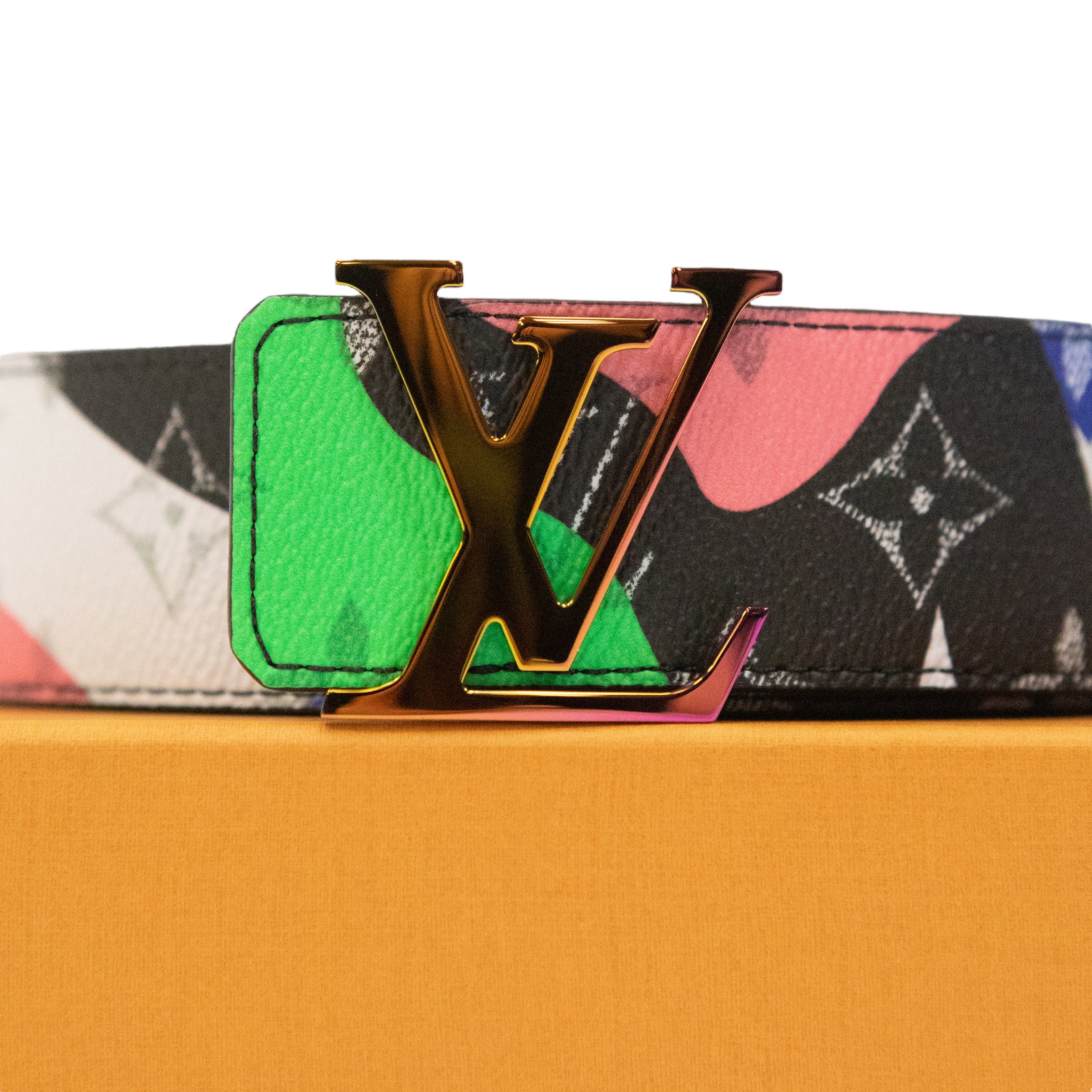 Louis Vuitton x Kid Super Initials 40mm Reversible Belt close up of the LV buckle