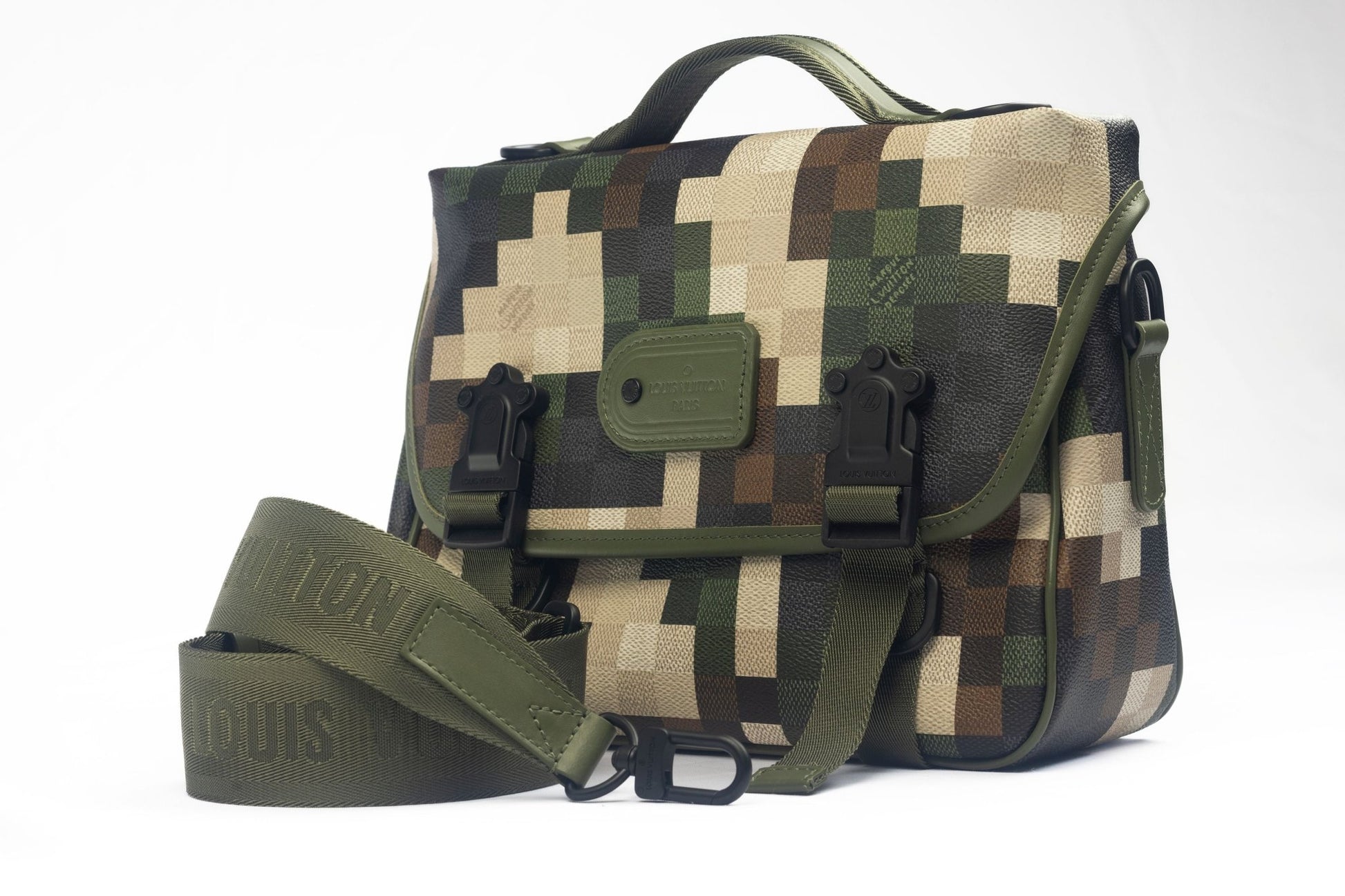 Louis Vuitton Trail Messenger Bag - supergl0rious